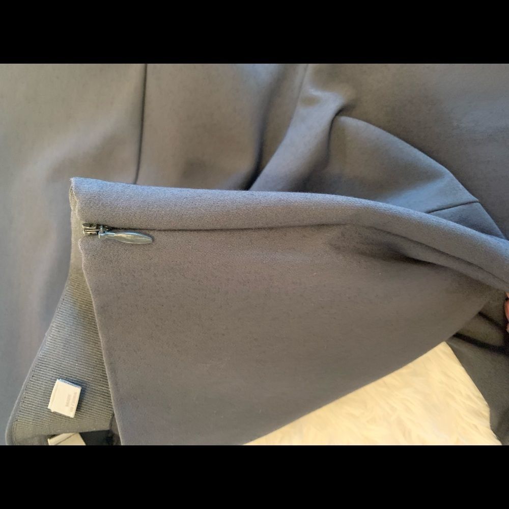 [Vince] Gray Front Stitch Cropped Pants - Size Medium - Picture 7 of 8